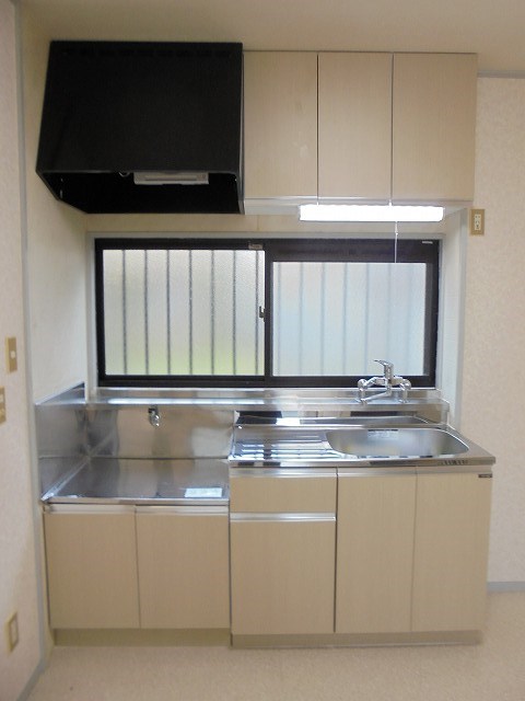 キッチン　写真は102号室です（参考）