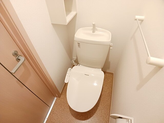 トイレ　清潔感のあるトイレです