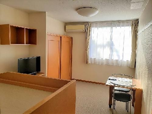 レオパレスセントラル壱番館の居間写真