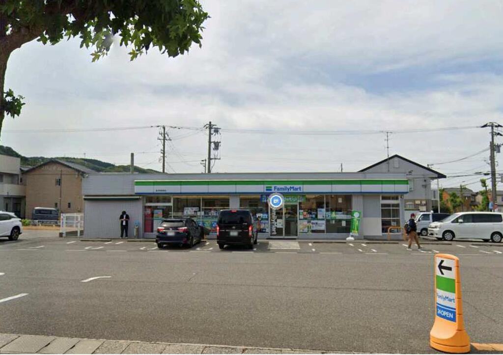 コンビニ　ファミリーマート金沢高尾南店（コンビニ）まで575m