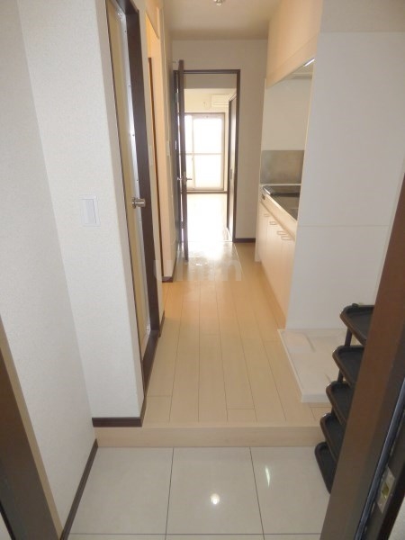 玄関　※同タイプの他のお部屋です