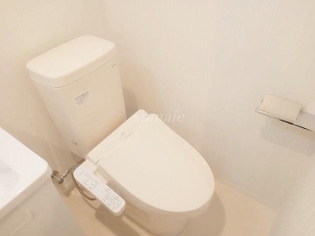 トイレ　温水洗浄便座付きトイレです☆