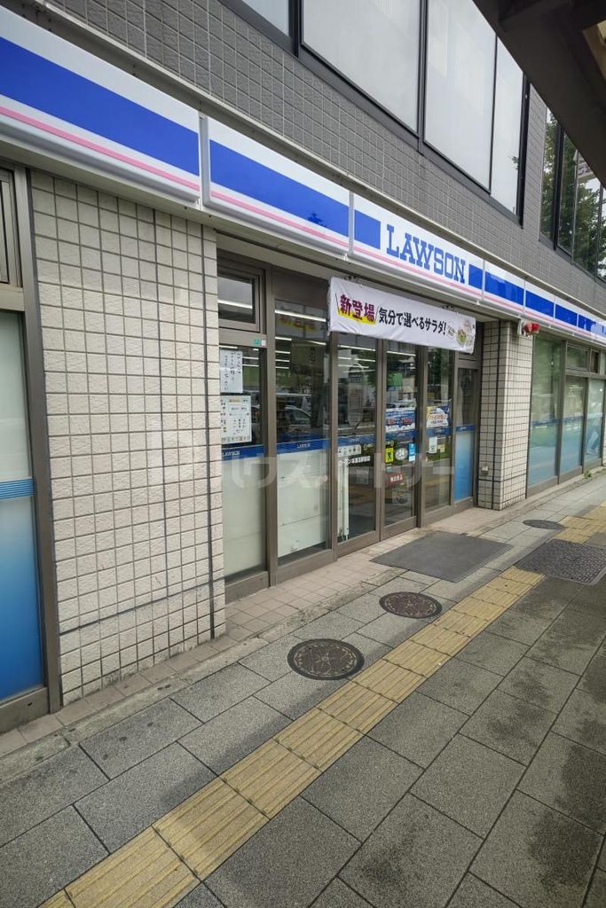 コンビニ　ローソン本蓮沼駅前店（コンビニ）まで1m