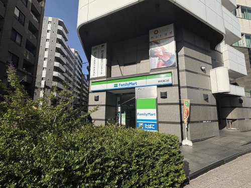 コンビニ　ファミリーマート 鶴見東口店（コンビニ）まで94m