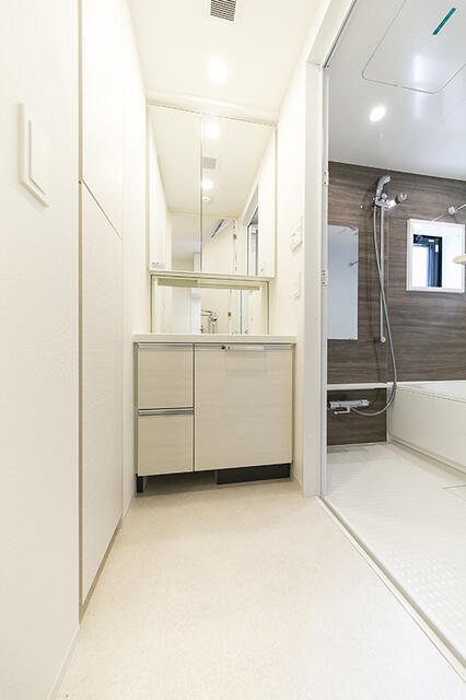 洗面設備　※写真は同タイプ住戸です。