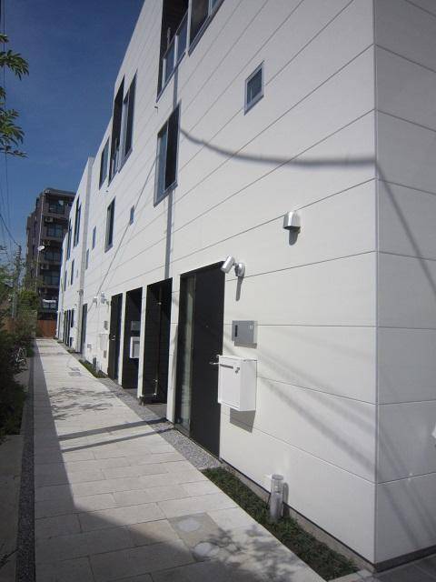 建物外観　２面採光です