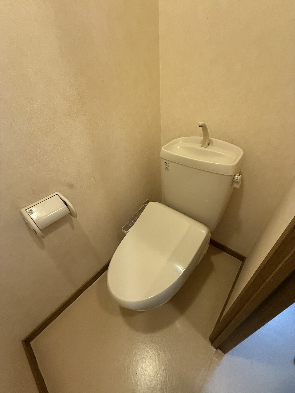 鹿児島市電谷山線 新屋敷駅 徒歩4分 8階建 築23年のトイレ写真