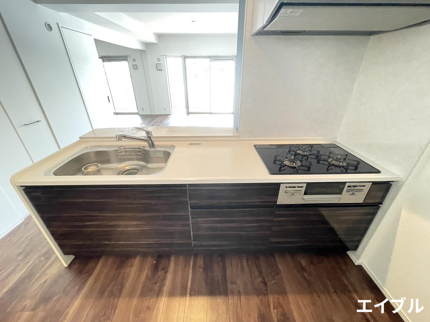 キッチン　同じ建物の違うお部屋のお写真です