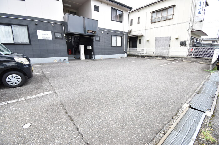 駐車場　駐車場