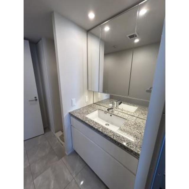 洗面設備　※写真は同タイプ住戸です。