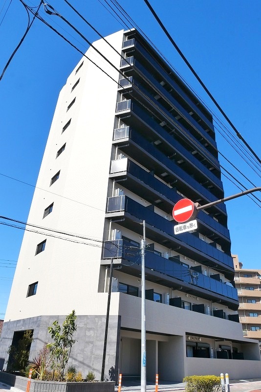 建物外観　鉄筋コンクリート造・総戸数は60戸です。