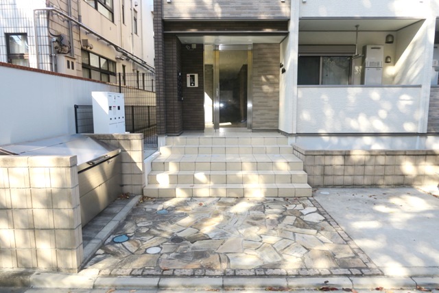 建物外観　★木造２×４構造・３階建て！外観画像です★