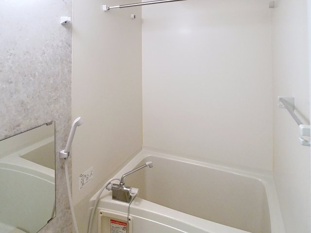 バス・シャワールーム　掲載写真は同型モデルを掲載しており実際のお部屋と仕様等が異な