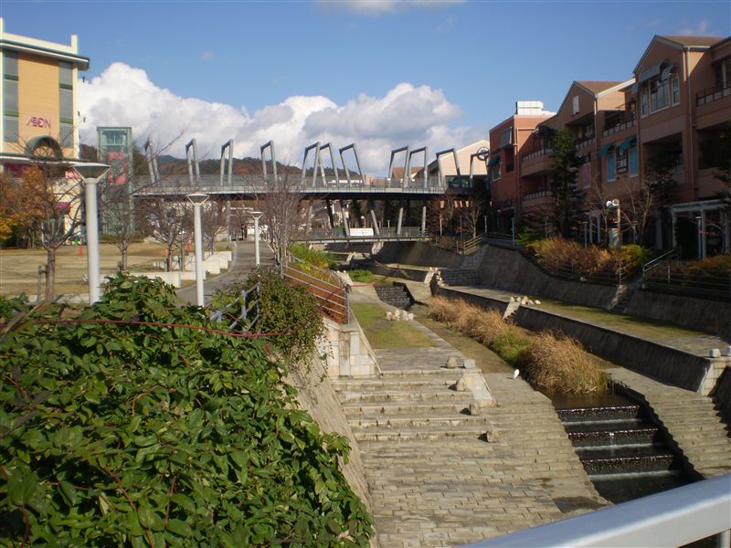 ショッピングセンター　みのおキューズモール（ショッピングセンター）まで1271m