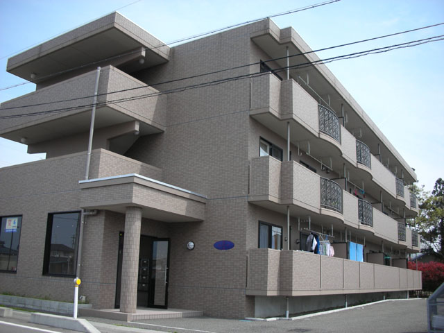 新潟市南区味方のマンションの建物外観