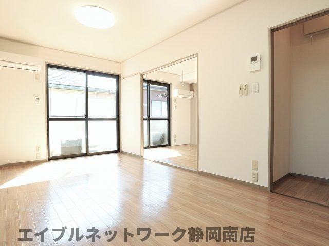 居室・リビング　居間です