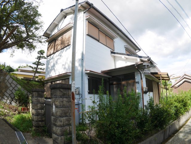 鈴蘭台西町戸建の建物外観