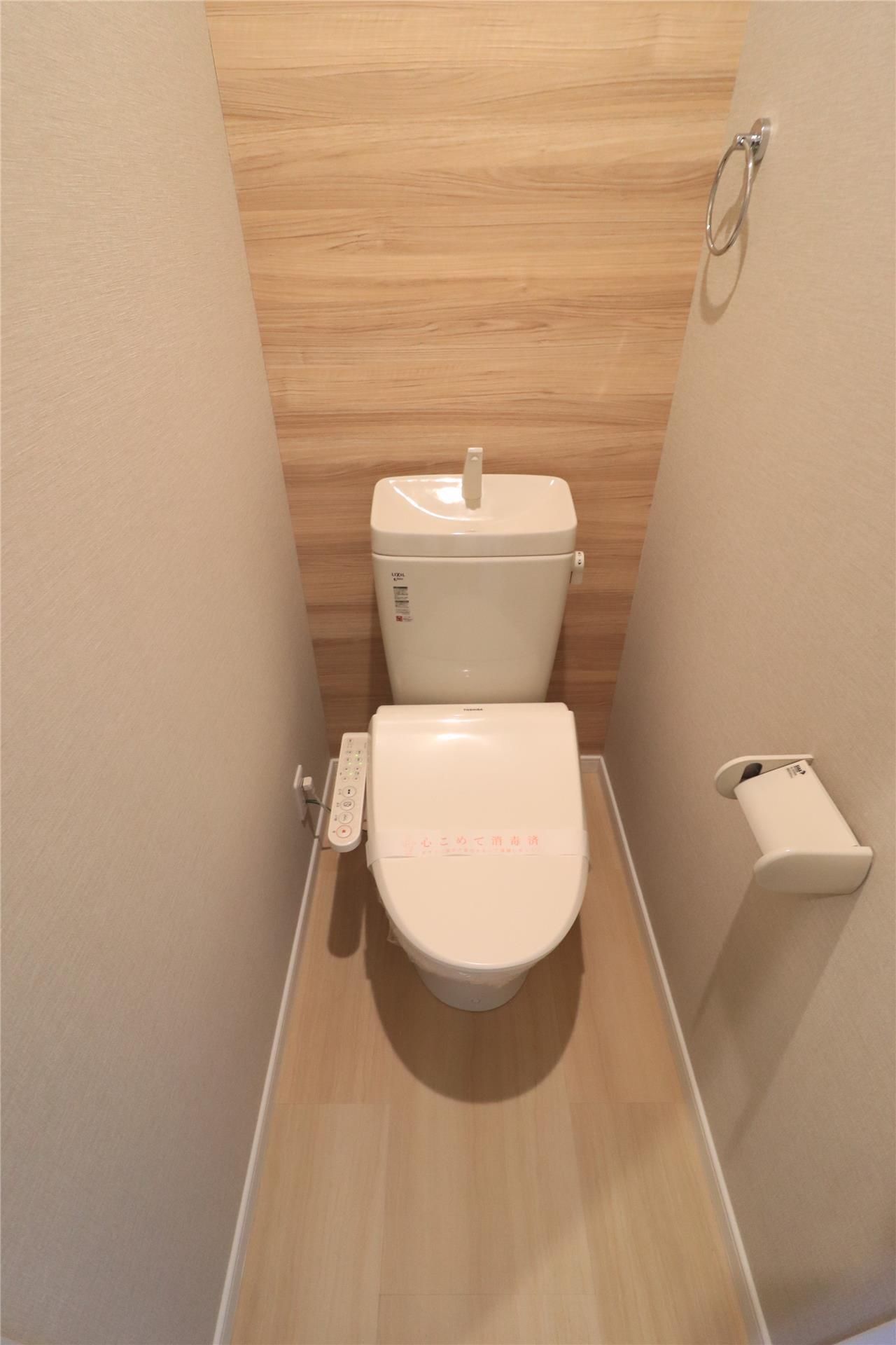 トイレ　温水洗浄付きトイレです！