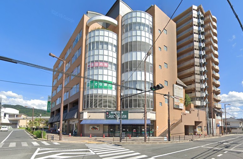 スーパー　サンプラザ柏原店（スーパー）まで368m