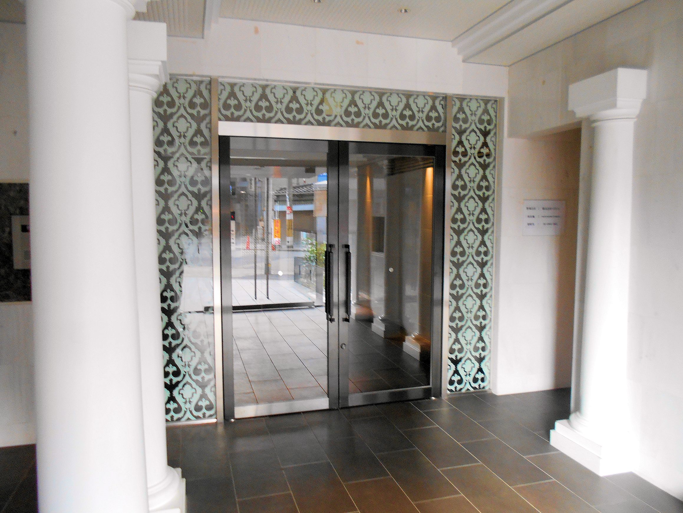 ロビー　マンション玄関