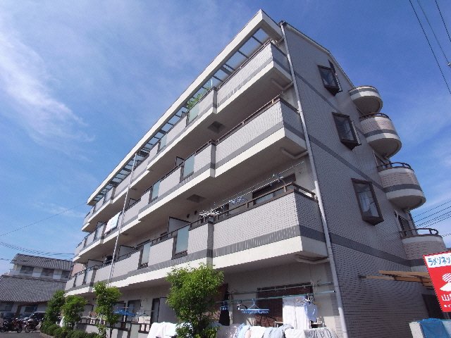 天理市田井庄町のマンションの建物外観