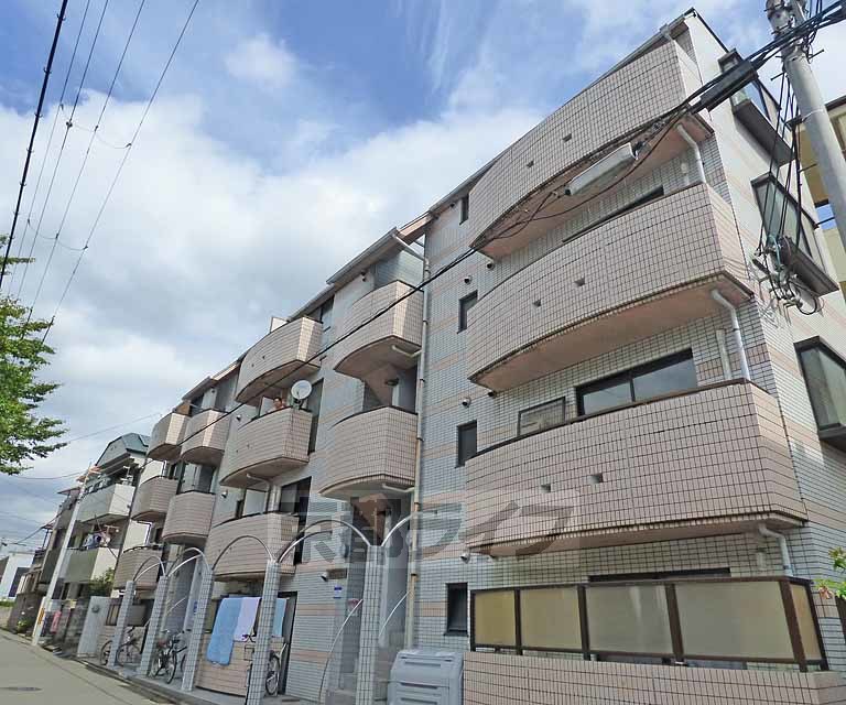 京都市北区紫野花ノ坊町のマンションの建物外観