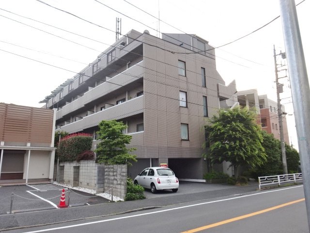 横浜市鶴見区東寺尾中台のマンションの建物外観
