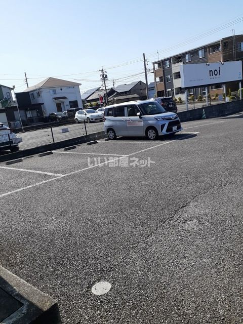 【半田市岩滑高山町のアパートの駐車場】