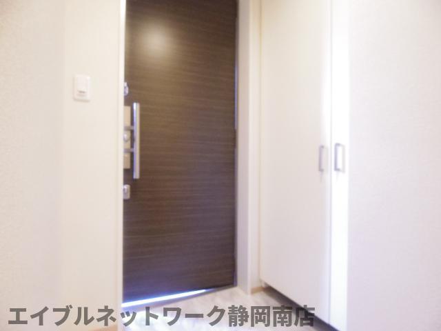 玄関　落ち着いた玄関です