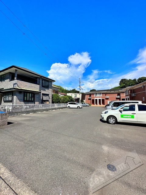 【和歌山市寺内のアパートの駐車場】