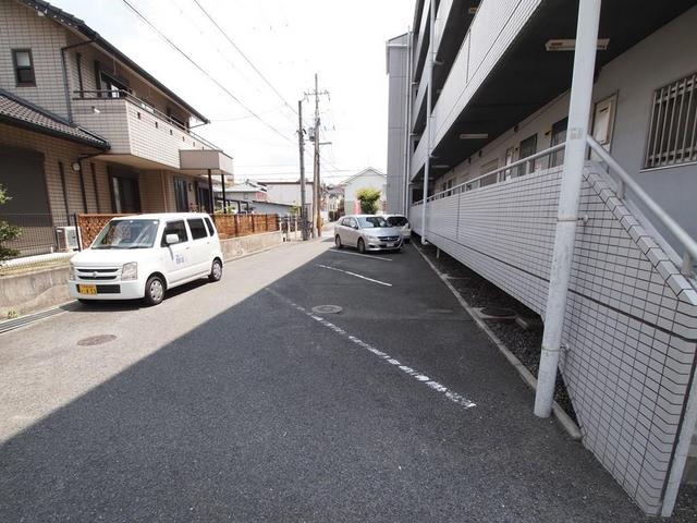 【山善ハイツの駐車場】