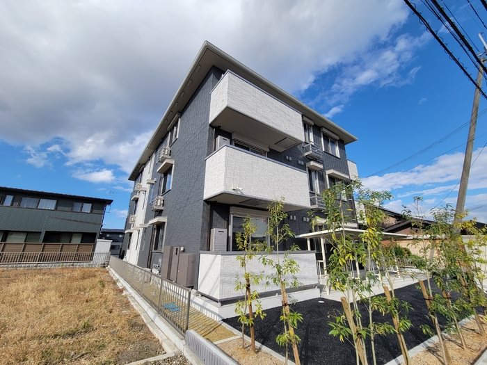 近江八幡市若宮町のアパートの建物外観