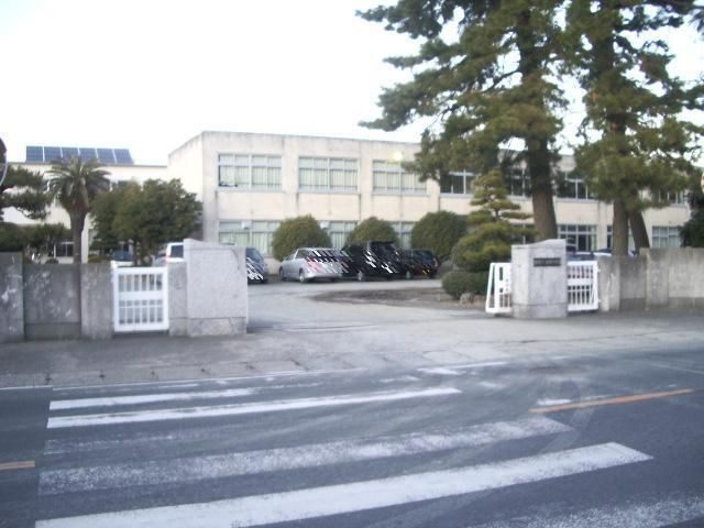 中学校　豊橋市立南部中学校（中学校）まで2250m
