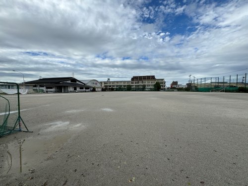 【コープ野村岩倉弐番館２０８号室の中学校】