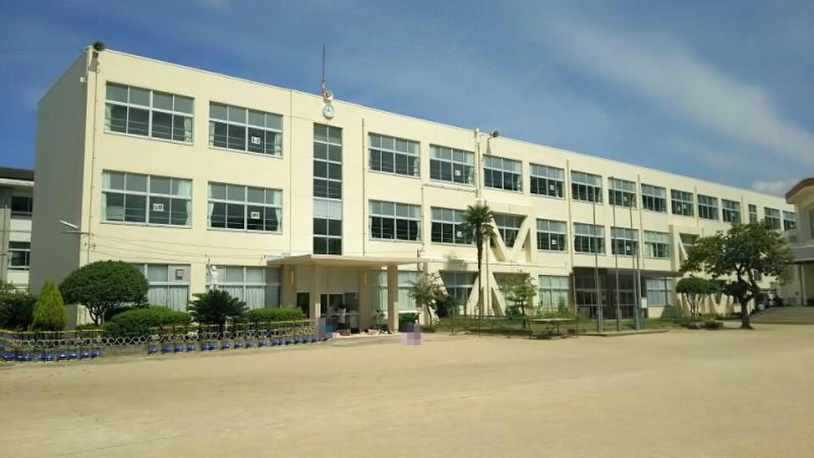 小学校　中里小学校（小学校）まで1550m