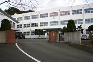 中学校　中里中学校（中学校）まで1690m