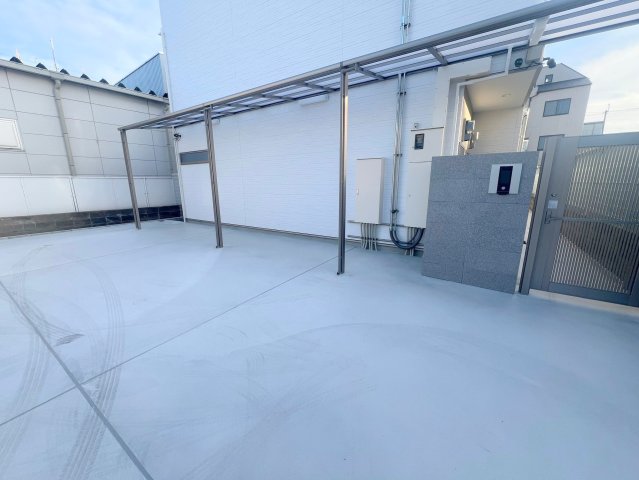駐車場　敷地内には入居者専用の駐輪スペースもあります。