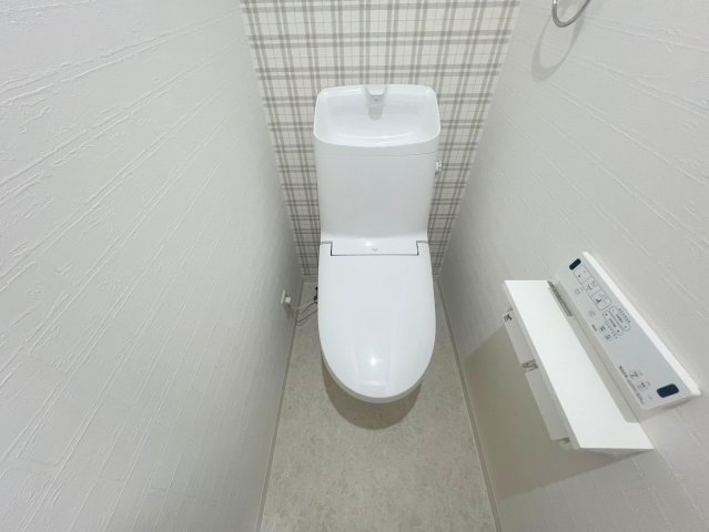 トイレ　綺麗なトイレにはウォシュレット標準装備です。
