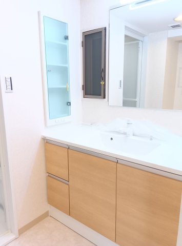 洗面設備　スペースが確保できる洗面所です