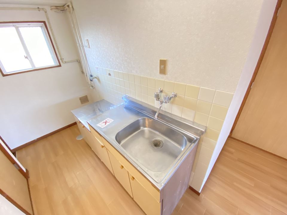 キッチン　調理スペース有、掃除楽々タイルのキッチン