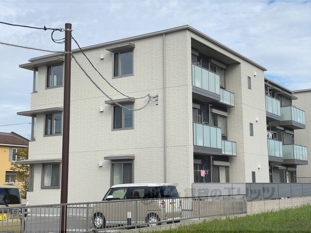 【彦根市川瀬馬場町のアパートの建物外観】