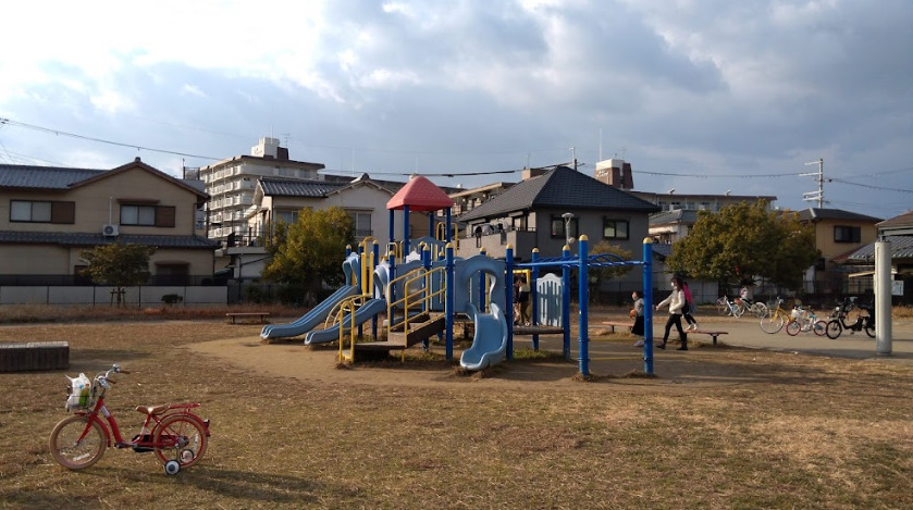 【奈良市西大寺北町のアパートの公園】