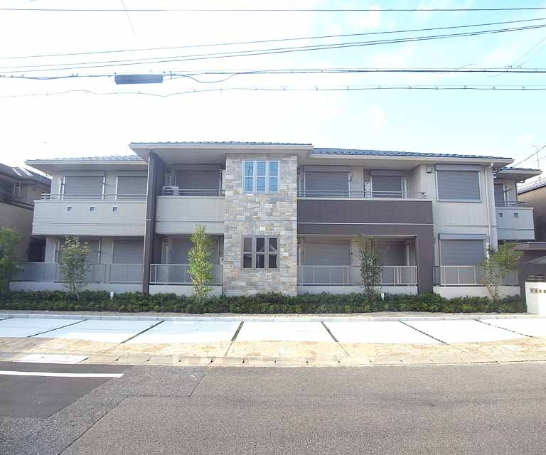 京都市左京区松ケ崎三反長町のアパートの建物外観