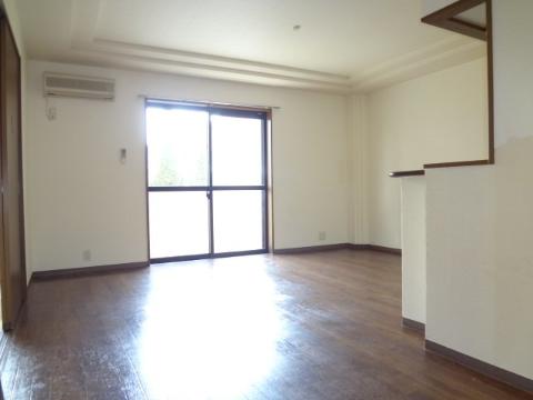 居室・リビング　室内