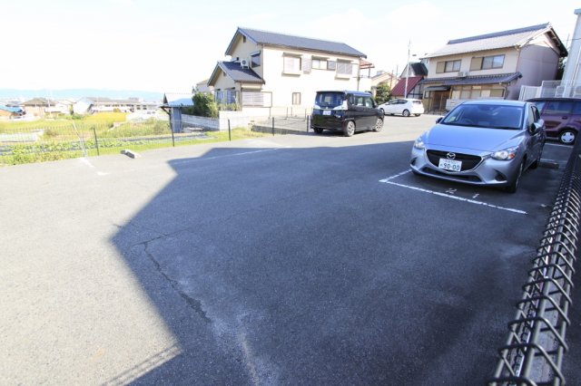 【香芝市畑のアパートの駐車場】