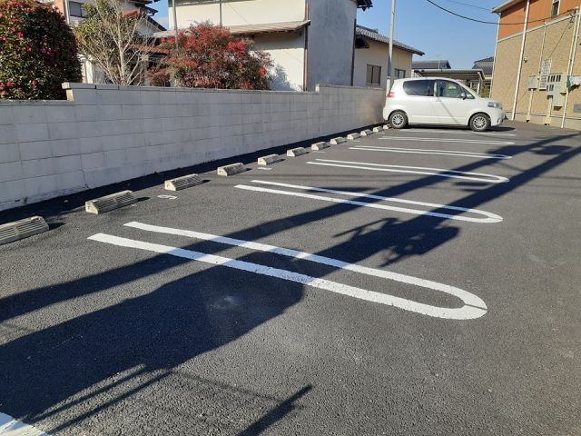 【佐野市吉水町のアパートの駐車場】