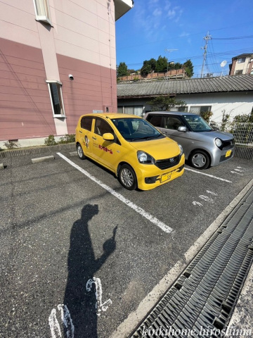 【廿日市市上の浜のアパートの駐車場】