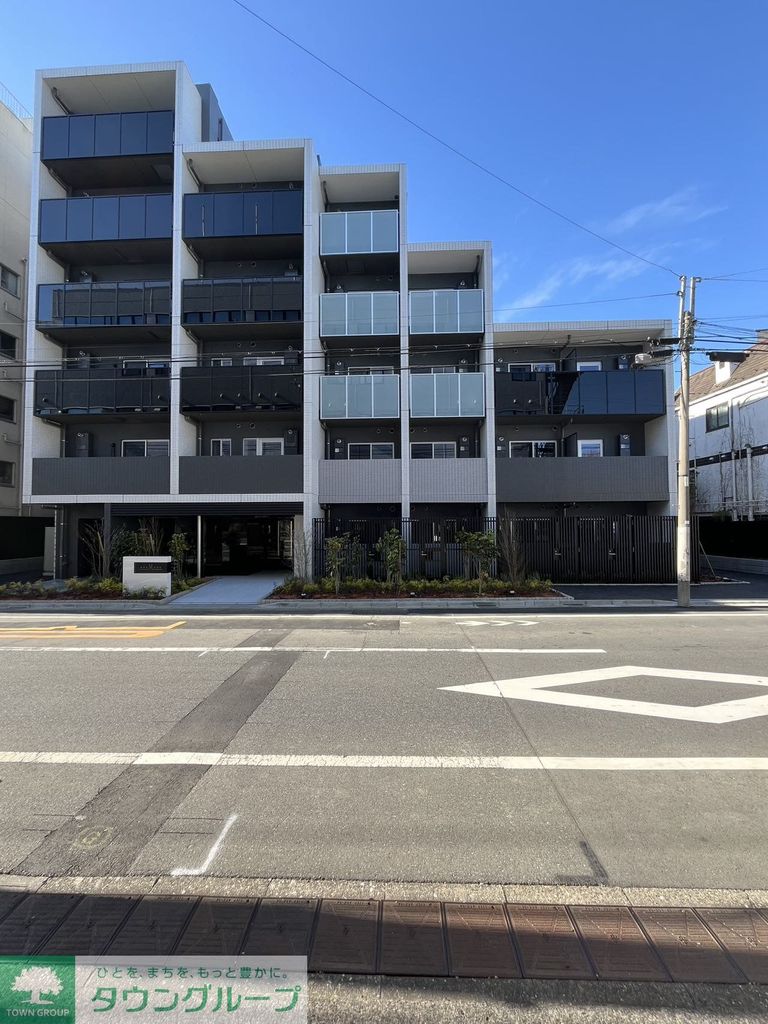 新宿区西落合のマンションの建物外観