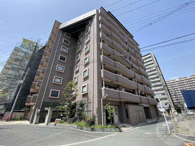 【大阪市東淀川区東中島のマンションの建物外観】