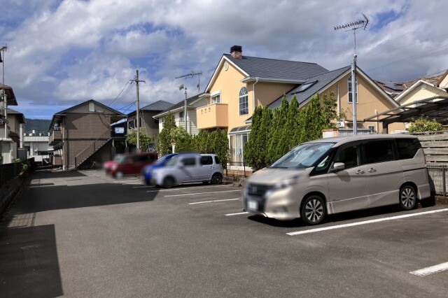 【セジュール木の香の駐車場】